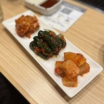 焼肉乃 富士吉 - キムチ盛り合わせ
