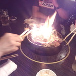 むてきの寅蔵 - 肉を焼いています④(2014.09.06)