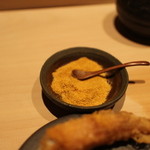 天冨良 天孝 - カレー粉この粉がすごく天ぷらにあう