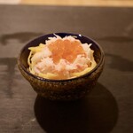 鮨弥栄 - イクラとズワイガイに一品料理