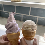 ソーワ - 左がカシスのソフトクリーム、右がりんごのなんとかのジェラート…キャラメルリンゴだったかな…？