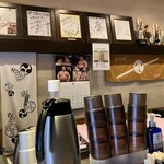 麺屋 宮本 - サインが並んでるな