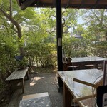 そば処 湧水 - 暑さでテラス席は空いてて良いよｗ