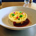 メゾン ケイ - 『デザート①』:スペシャリテ（メレンゲを使ったスイーツにあんこのアイス、パッションフルーツのシャーベット）