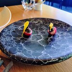 メゾン ケイ - ・ラディッシュにアンチョビケッパーソース