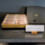 メゾン ケイ - ロビー焼き菓子販売①