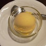 カーン・ケバブ・ビリヤニ - マンゴーアイスクリーム