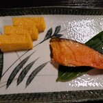 御宿伊勢屋 - ふんわり焼き上げた鮭と甘めの卵焼き