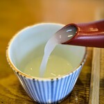 食菜　かま田 - 蕎麦湯は蕎麦粉を加えたタイプ。冷かけにも添えて下さり嬉しいです。蕎麦湯、大好きなんです。