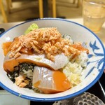 キッチン よろこんで - サーモン漬け丼