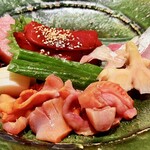 くいもんや す多ち - 本鮪漬け　中トロ　シマアジ　赤貝