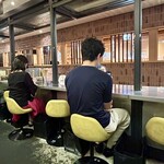 Noodle House Laundry - 通路に面したカウンター席