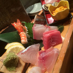 博多磯ぎよし 下川端店 - お刺身盛り合わせ 1〜2名
                                姫鮑や車海老、イクラ雲丹
                                平目、イサキ、サヨリ、鯖、鮪他 全10種でした！