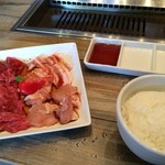 六本木焼肉　Kintan - 焼肉ランチ（大）を無煙ロースターでこんがり焼きます。