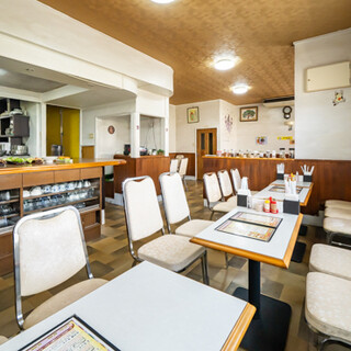 A cozy and exotic atmosphere ◆ Welcoming solo diners and private parties alike