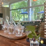 TOKYO CLASSIC CAMP CAFE - カウンター席からの店内。