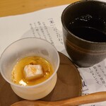 우나기노 에이토 소고 히로시마점 - ②흑설탕 푸딩, 와라비 모찌 얹음 & 음료①볶은 차