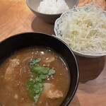 とんかつ乃ぐち - 味噌汁、キャベツお代わりできます