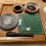 とんかつ乃ぐち - 緑のお皿に、とんかつがきます*゜