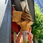 312497630 - 『もなか付き ほうじ茶ソフトクリーム（700円税込）』
                      