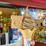 312497601 - 『もなか付き ほうじ茶ソフトクリーム（700円税込）』
                      