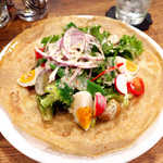 カフェ エ バール ドゥー - 季節のサラダガレット（￥1058）