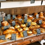 グリーンフィールド - 2014.9 早朝6時半から惣菜パンが並びます