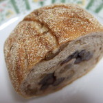 ひがしなか町ベーカリー - 大納言とクルミ（ハーフ）