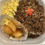 焼肉 京城 - そぼろ弁当