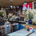ルナ本店 - 店内①