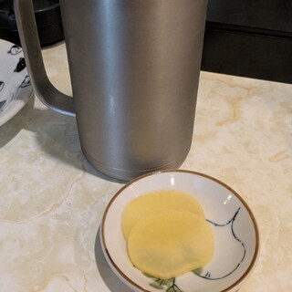 居酒屋 超ことぶき - 料理写真:生ビールとたくあん