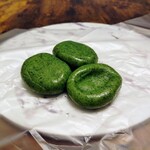 312506529 - 『草餅あんいり（175円税込）』『草餅あんなし（175円税込）』