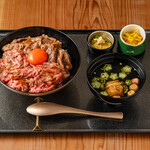 和牛専門 牛めし 前田優 - 