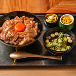 和牛専門 牛めし 前田優 - 