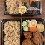 桃六 - 上・茶めしおこわお煮染め弁当 下・茶めしおこわ揚げ物弁当