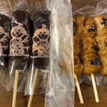 桃六 - 名物　桃太郎団子　餡子と醤油味