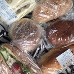 清水製パン - バナナサンド　ソフトフランス（チーズ入り）　カレードーナツ　苺ジャム　サラダ（ツナ）　栗あん