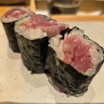 すしやのたい悟 - 塩釜の天然本鮪の中落ちエシャロット巻き