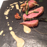 ニルヴァーナ ニューヨーク - タンドール、鴨胸肉のタンドール クルミのマサラ 焼き栗のチャッツネを添えて