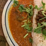 カリーショップくじら - 3種盛り　イカとししとうの夏カリー