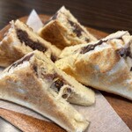 珈琲処 カラス - あんサンド。パリッとサクッと、美味しいスコーン。いや、あんサンド。