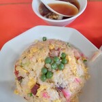 宝明楼 - 炒飯 700円(税込) チャーシュー､卵､ナルト､小葱､グリーンピース｡