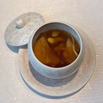 中華菜房 成の木 - あら川の桃･乾燥白いちぢくのスープ