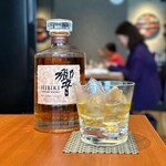 中華菜房 成の木 - 響 BLENDERS CHOICE(ロック 1,800円)