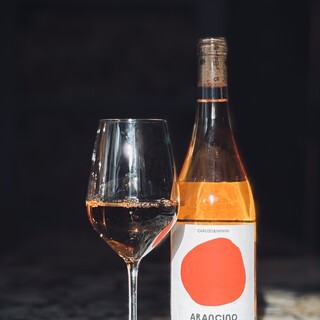 当店の料理に合わせ厳選したワインリスト。日本茶も自慢