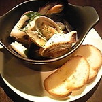 Aiuto - あおりイカと貝の白ワイン蒸し