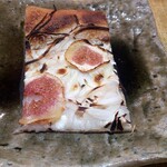 Yd'or - 新玉ねぎと無花果のタルト・フランベ