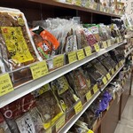 秋田ふるさと館 - 商品陳列棚一部