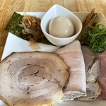湖麺屋 リールカフェ - チャーシューのオンパレード