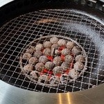 Yakiniku Toraji - 卓上に火が入りました。